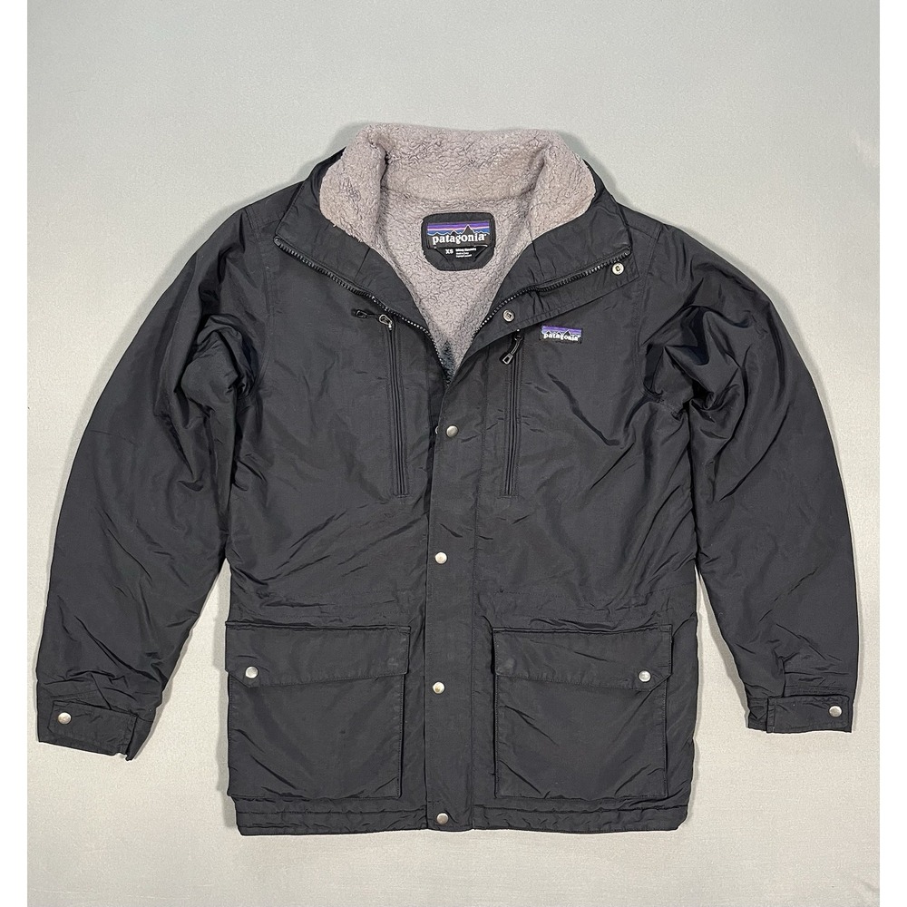black Patagonia Men's Isthmus Parka with a cozy fleece lining